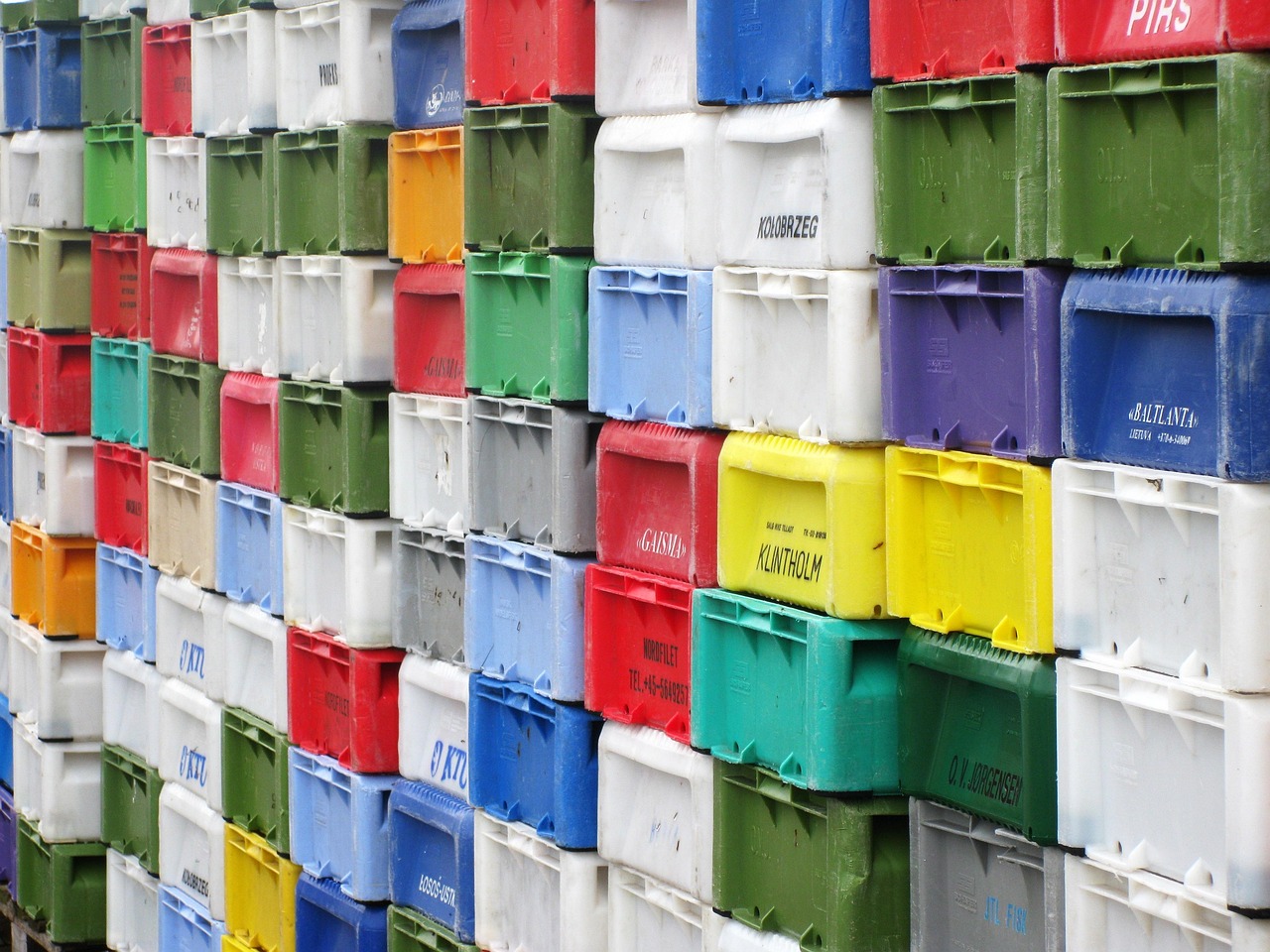 Conjunto cajas de plástico de colores